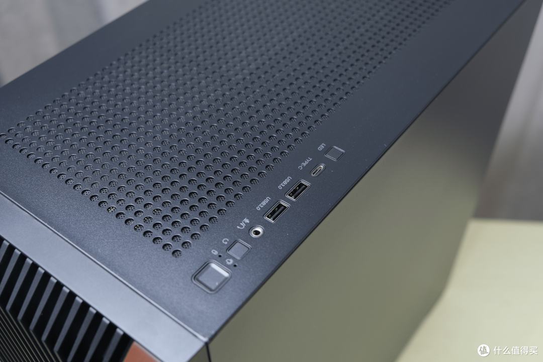安装省心,使用方便:先马 风洞PRO 木系双360水冷机箱上手体验