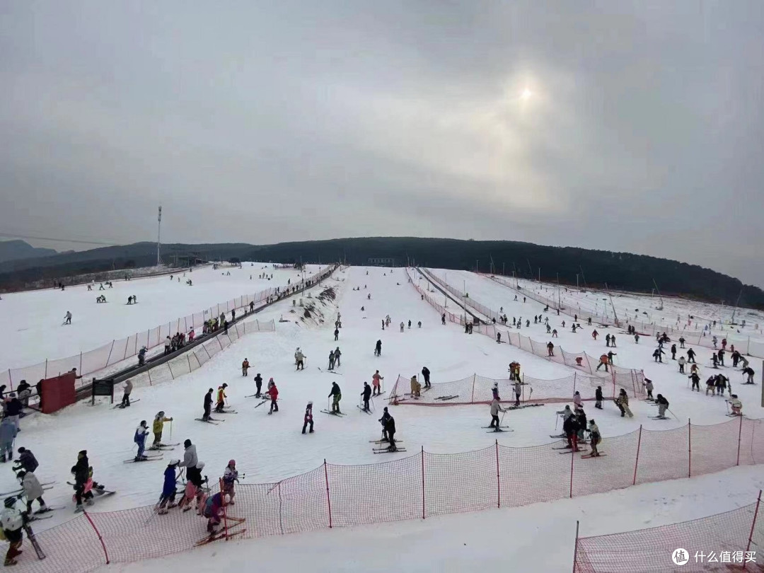 冬日趣享:奔赴嵩山滑雪场的冰雪之约