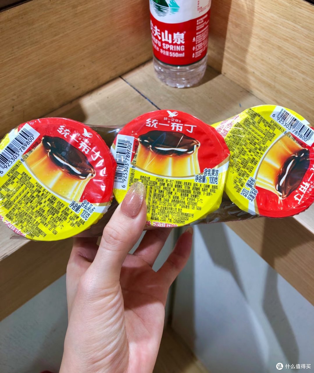 却蕴含着丰富的层次感