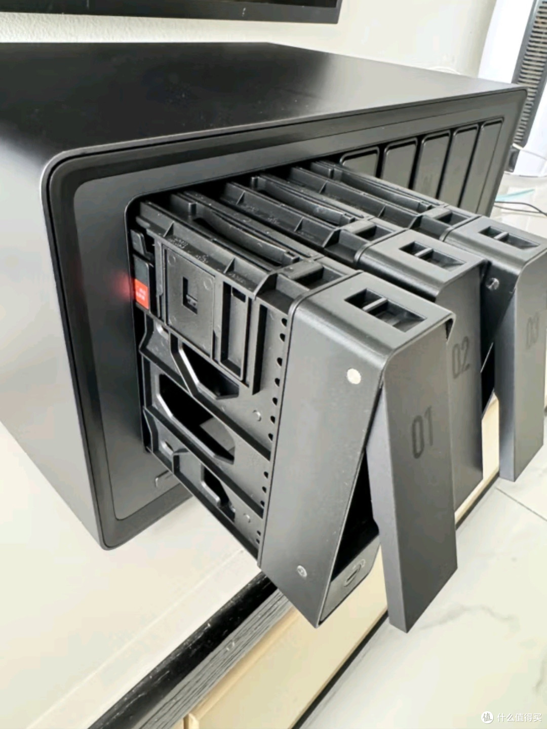 绿联私有云DXP8800 Pro：高效办公与家庭存储的全能解决方案