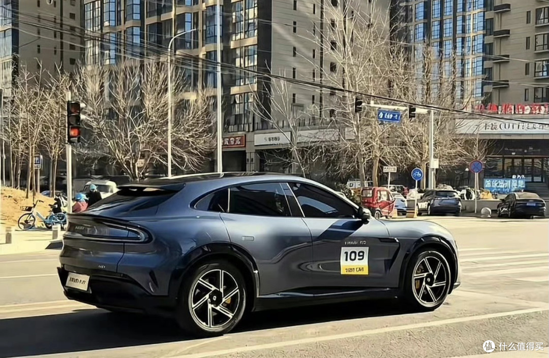 小米YU7 VS Model Y，谁更胜一筹？
