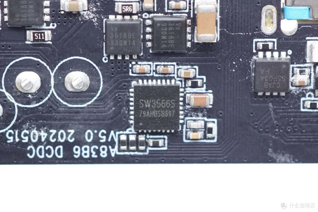 拆解报告:安克14合1屏显桌面充电扩展坞A83B6