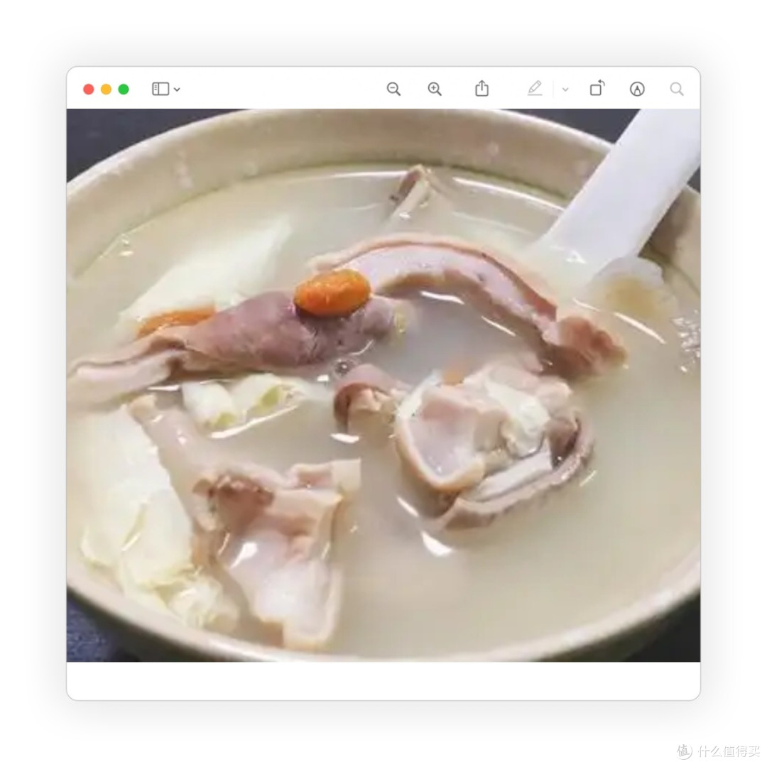 冬日暖心双汤:莲藕花生棒骨汤与胡椒猪肚汤的美味盛宴