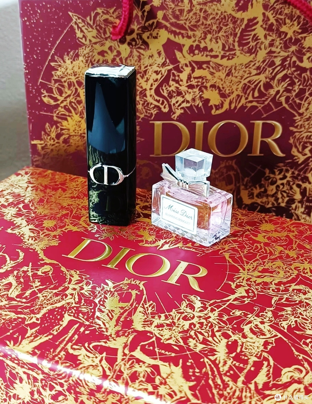 🎉 新年礼物好选择:迪奥DIOR花漾红唇口红香水礼盒