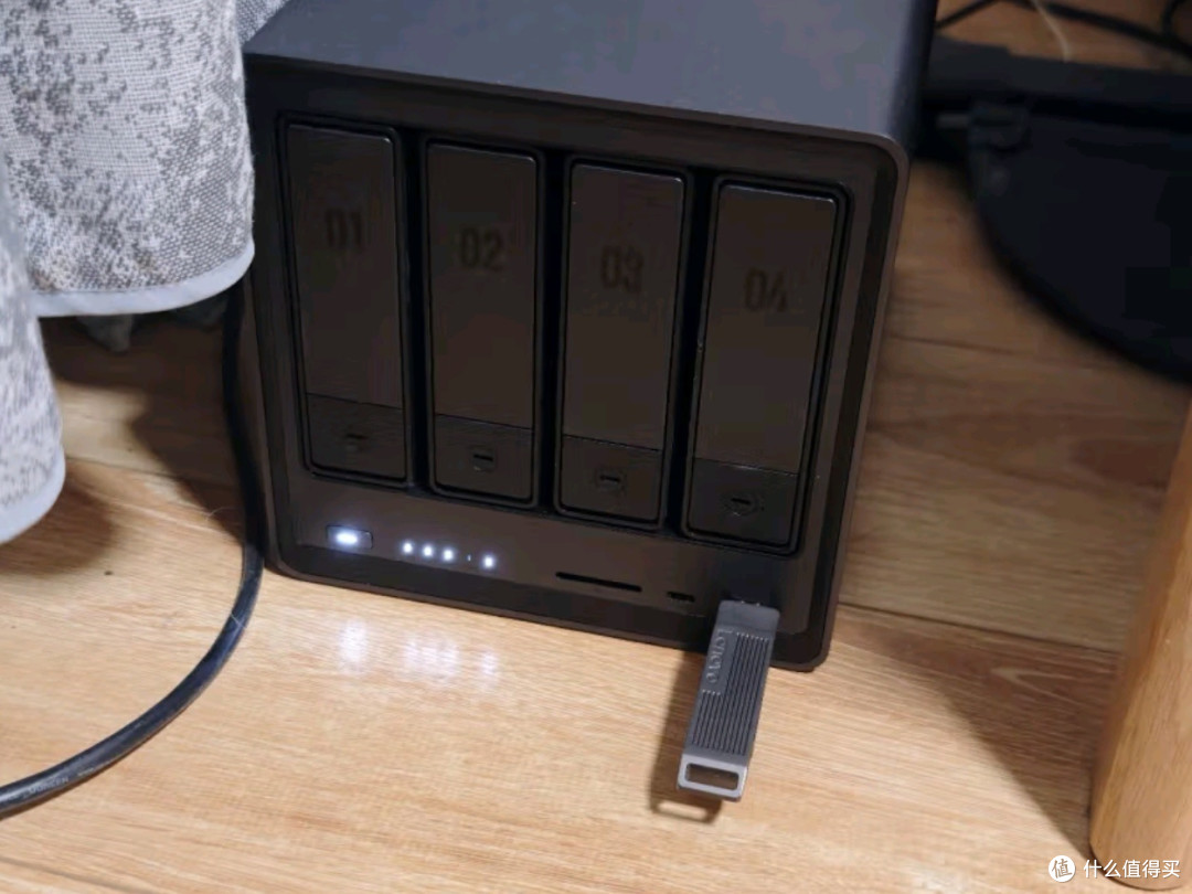 绿联私有云DXP4800 16G版四盘位NAS网络存储