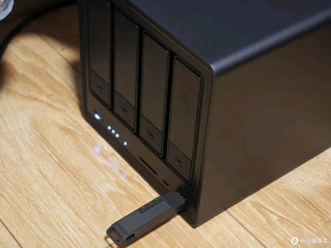 绿联私有云DXP4800 16G版四盘位NAS网络存储
