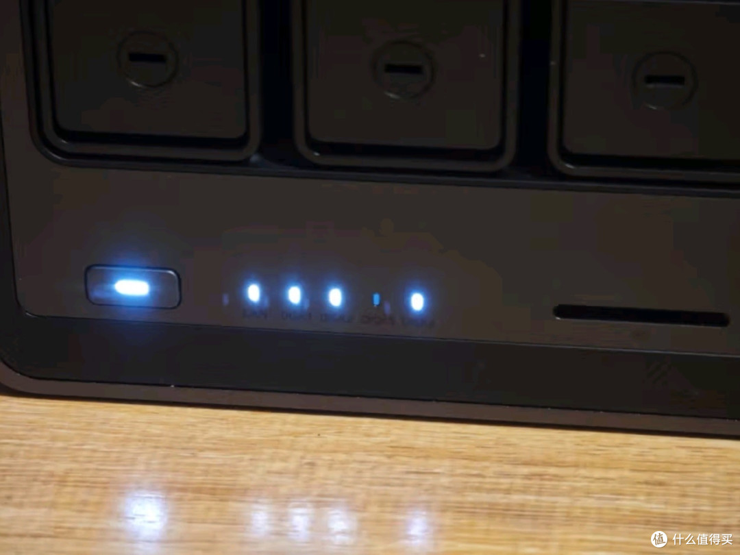 绿联私有云DXP4800 16G版四盘位NAS网络存储
