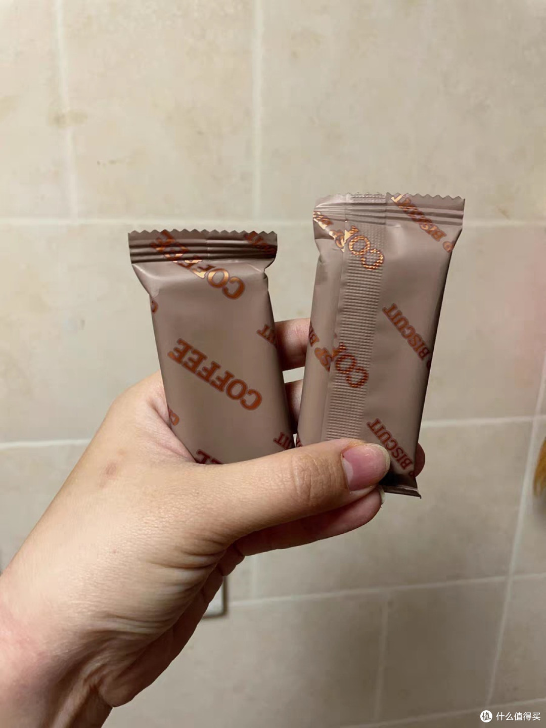 煌记黑巧薄脆饼干味道还不错