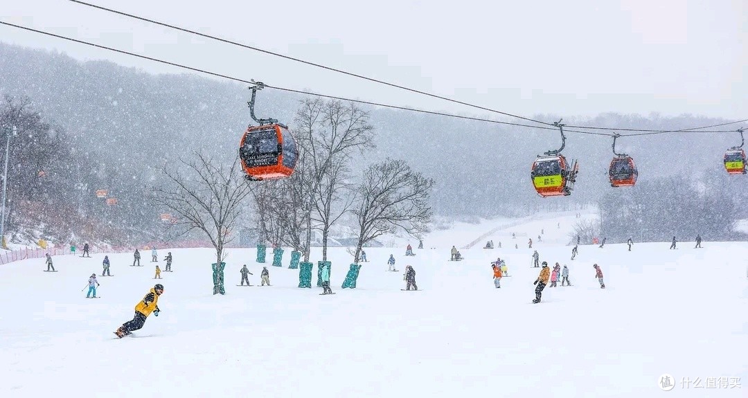 松花湖滑雪场，冬日的梦幻雪境