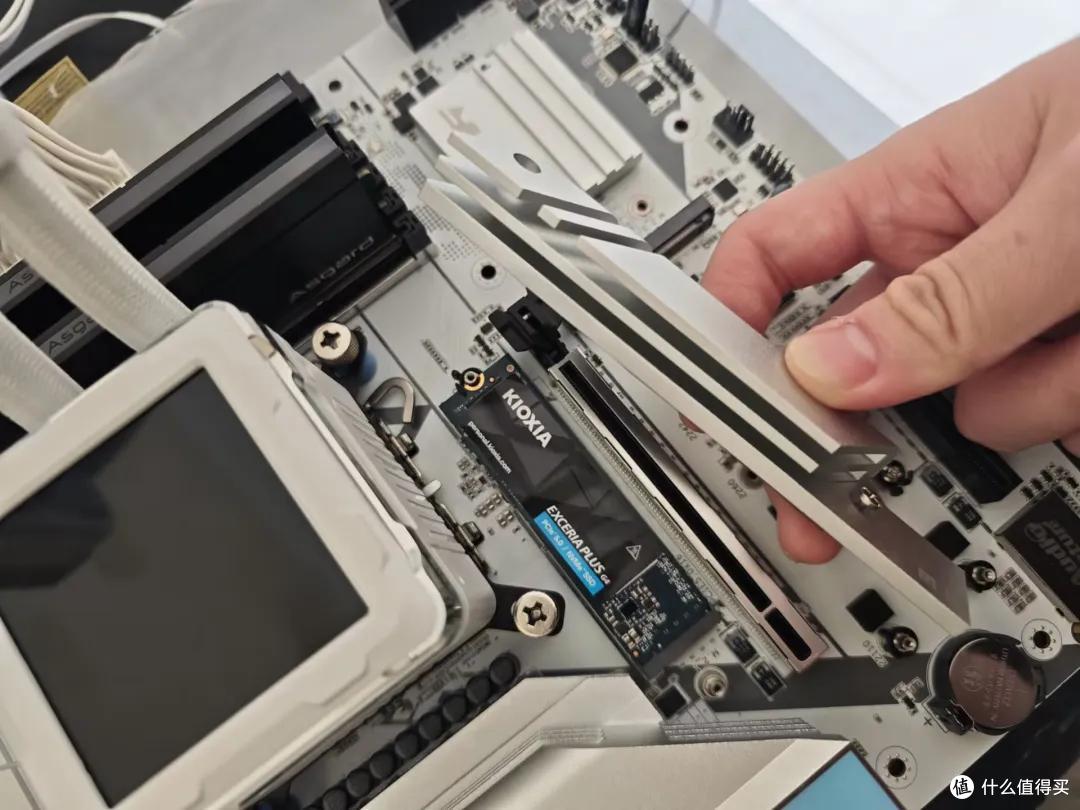 新品开箱 铠侠VD10 PCIe5.0固态硬盘