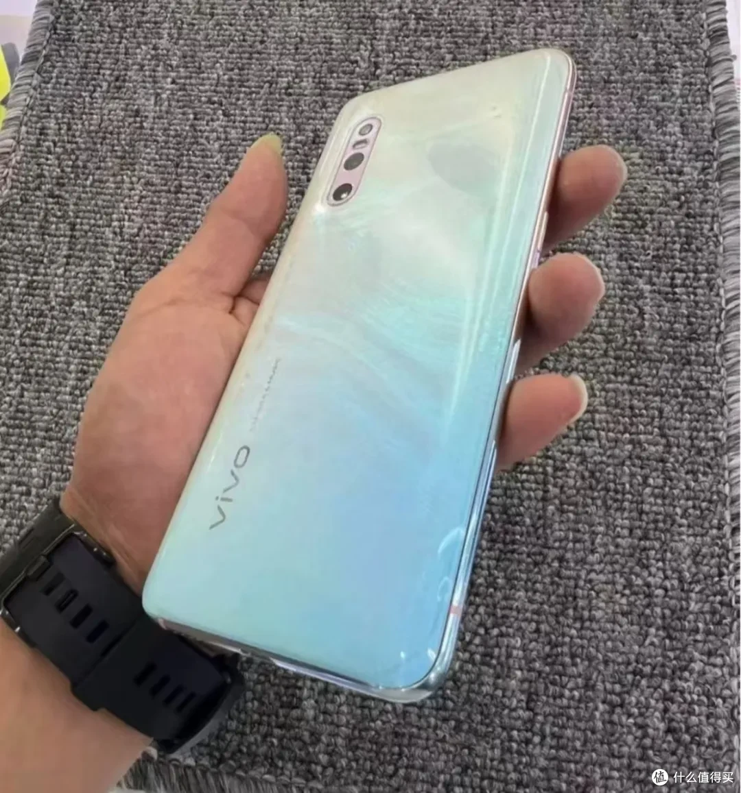 100多元的真·全面屏手机,骁龙675+8G+128G组合,轻至188克