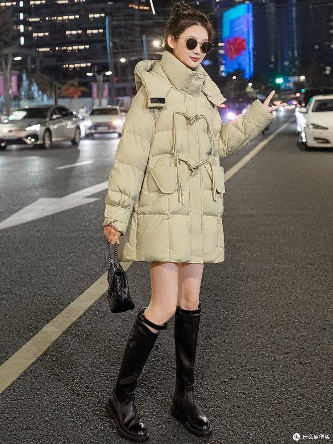 丝柏舍连帽羽绒服:赛冬保暖必备,时尚与温度并存
