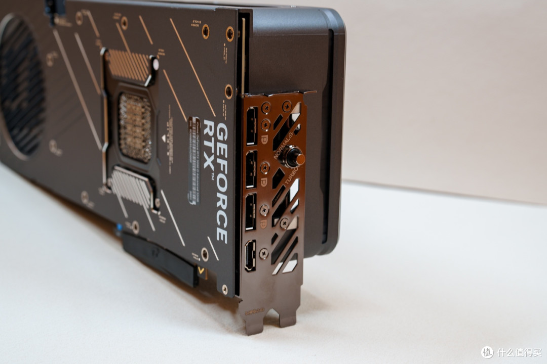 七彩虹 iGame GeForce RTX 5090 D Advanced 开箱, 解锁无限可能