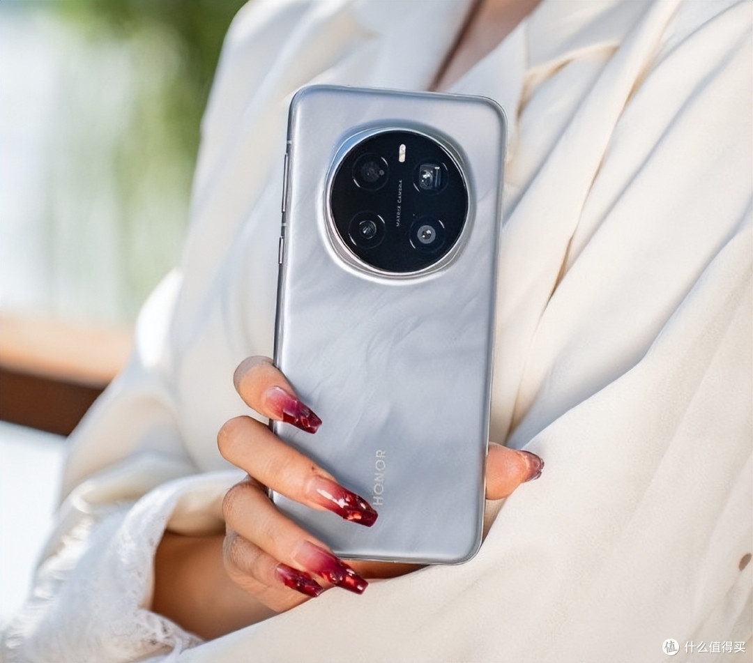华为回归：Mate70，旗舰配置下的极致科技与美学之旅