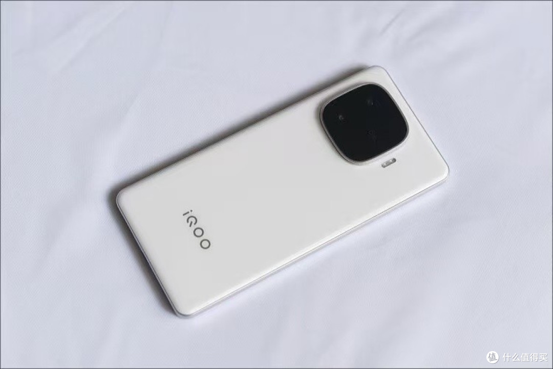 vivo续航+性价比机皇:6400mAh+176万跑分+3840Hz,跌至1749元
