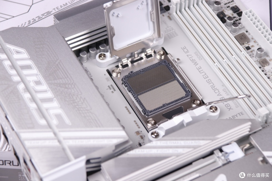 稳带9950X,智能超频很省心,技嘉X870冰雕强堆料主板实测