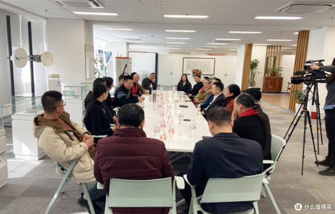 “书情画意 迎春纳福 ”新文艺工委会合作机构揭牌仪式在苏州华联