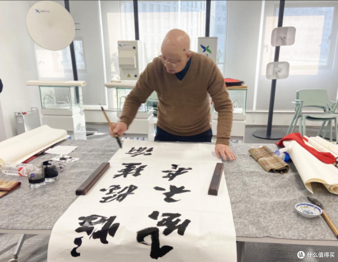 “书情画意 迎春纳福 ”新文艺工委会合作机构揭牌仪式在苏州华联