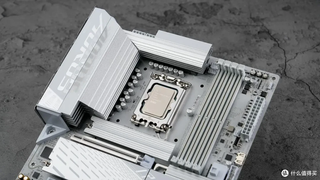 技嘉B860M AORUS ELITE WIFI6E ICE主板实测