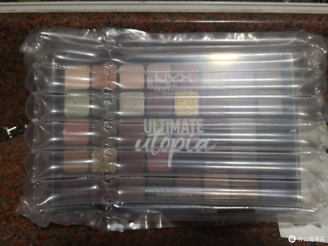 NYX 乌托邦 40 色眼影盘组合