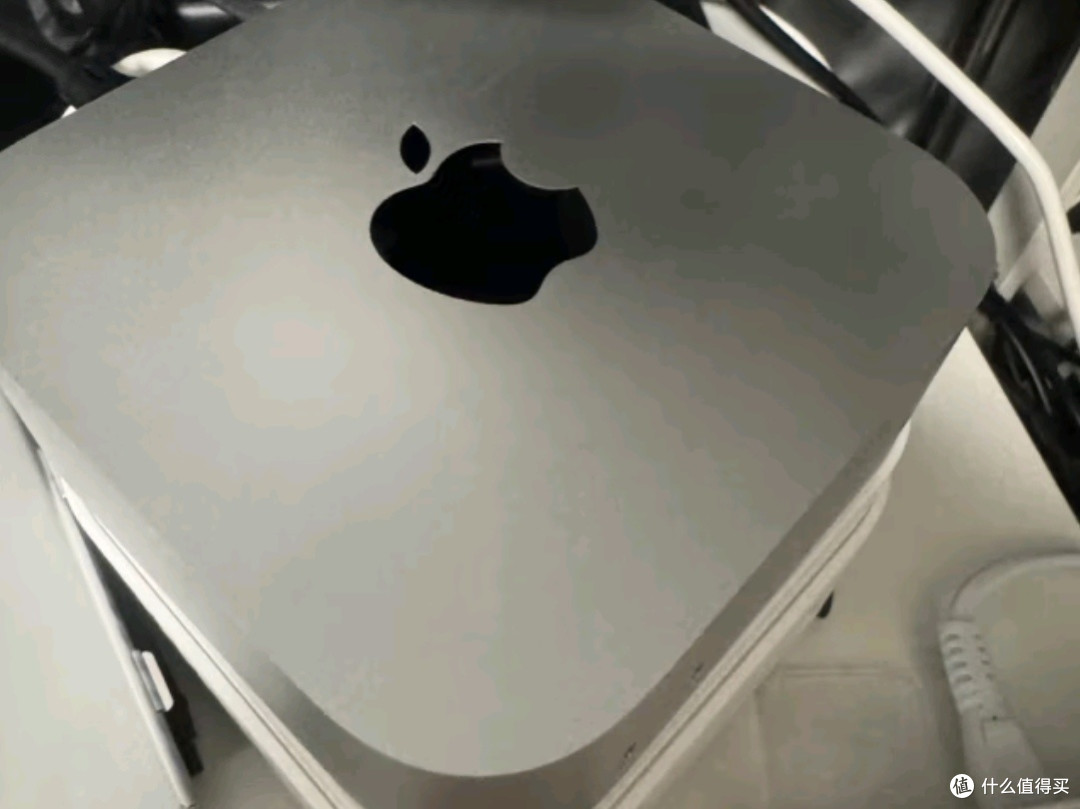 国补加持下的Apple Mac mini M4银色版:小巧机身,强悍性能