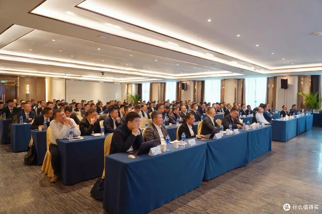 2025奋斗者,雄起!三雄极光年度营销大会,共绘辉煌蓝图