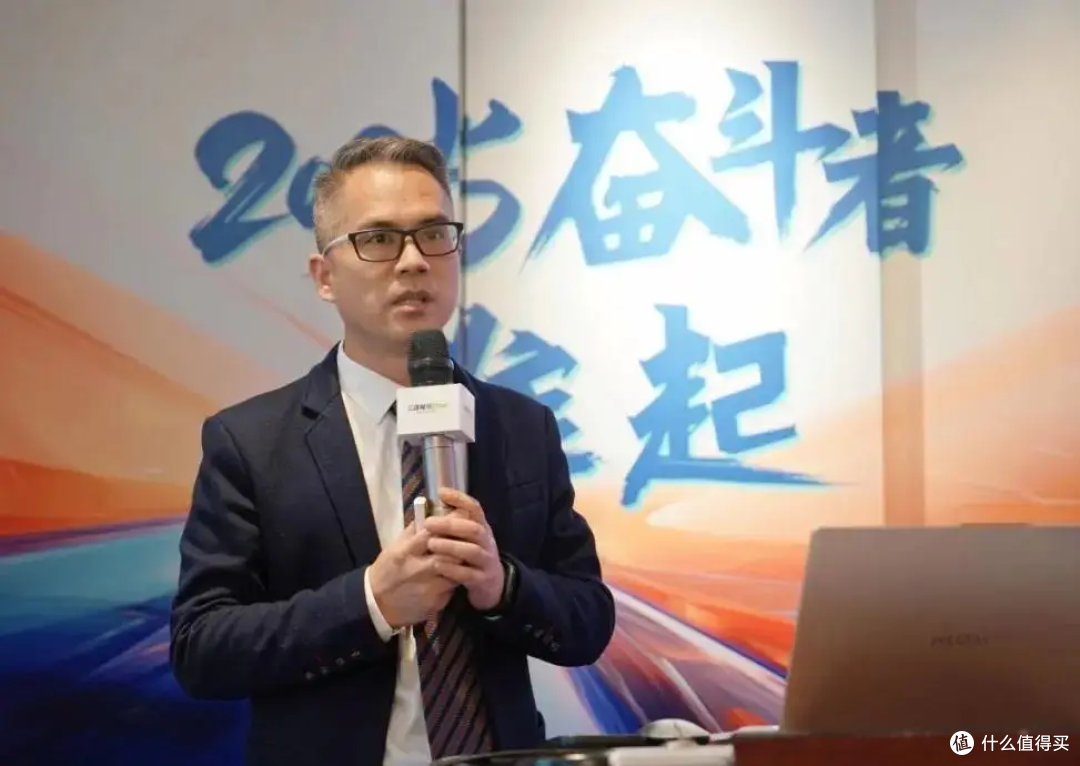 2025奋斗者,雄起!三雄极光年度营销大会,共绘辉煌蓝图