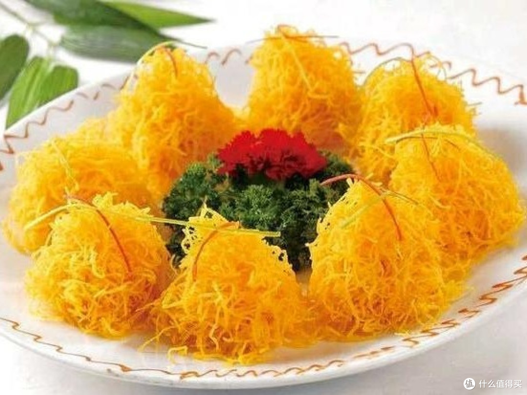 年夜饭的“金玉满堂”：蛋黄虾球的爱与传承
