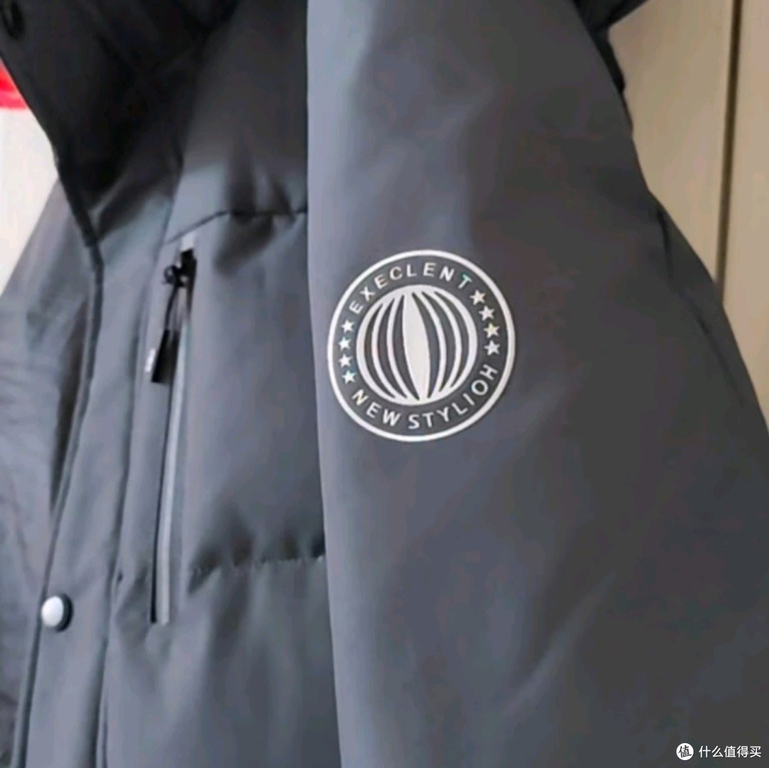 雪中飞鹅绒羽绒服:男士秋冬商务休闲新选择