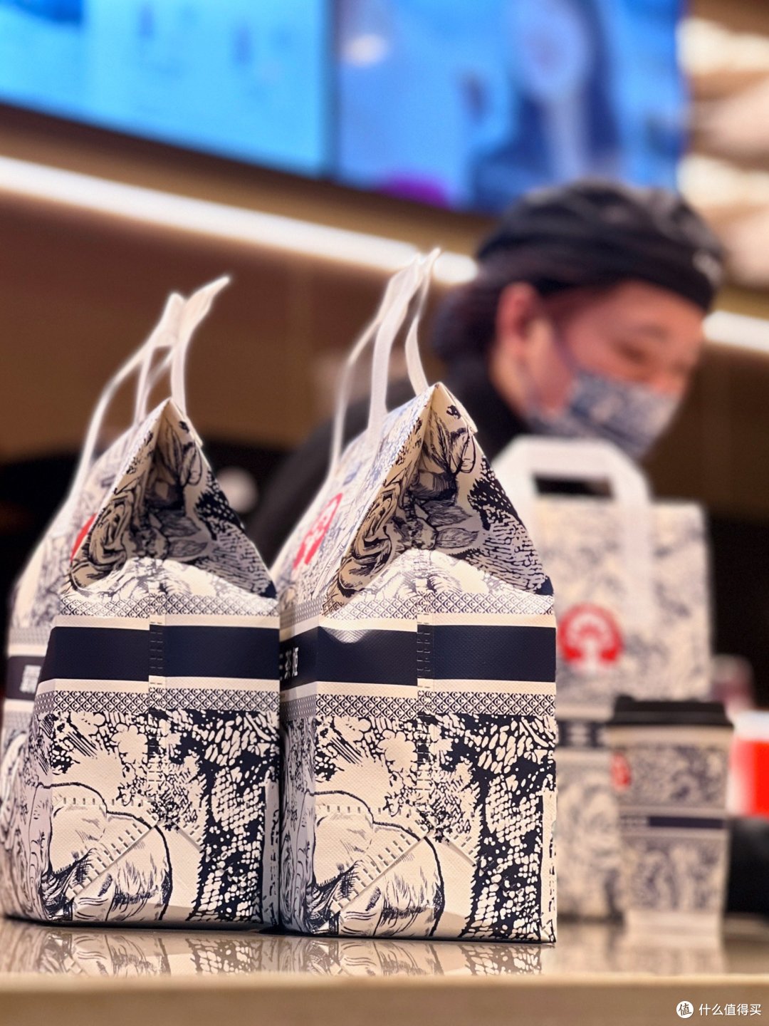 想问问霸王茶姬,我们的Chinese New Year很烫嘴吗❓