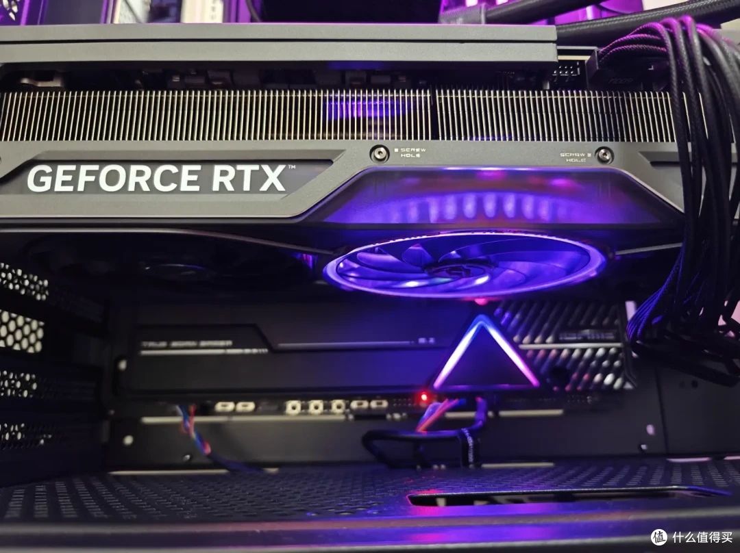 DLSS 4重塑游戏体验 七彩虹 iGame RTX 5090 D Advanced 32GB首测