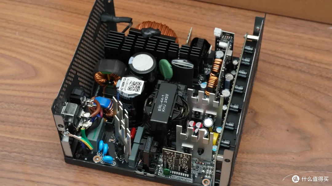 DLSS 4重塑游戏体验 七彩虹 iGame RTX 5090 D Advanced 32GB首测