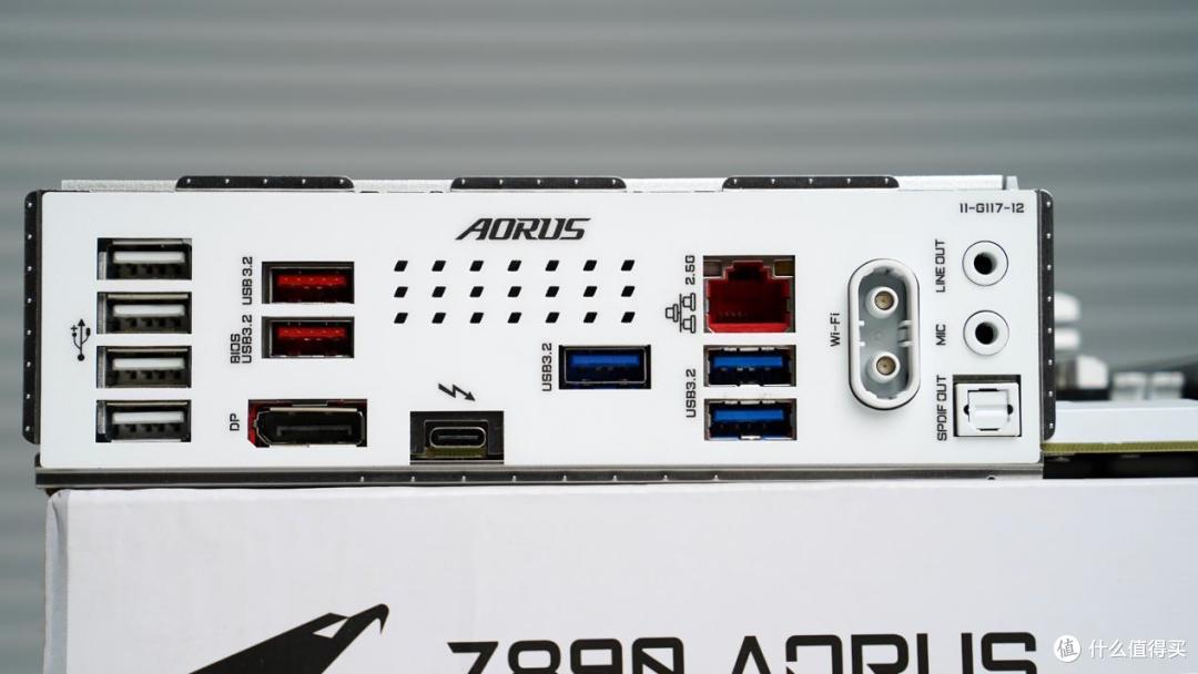 技嘉Z890冰雕主板+RTX 5090D显卡，测DLSS4性能：大力水手很猛