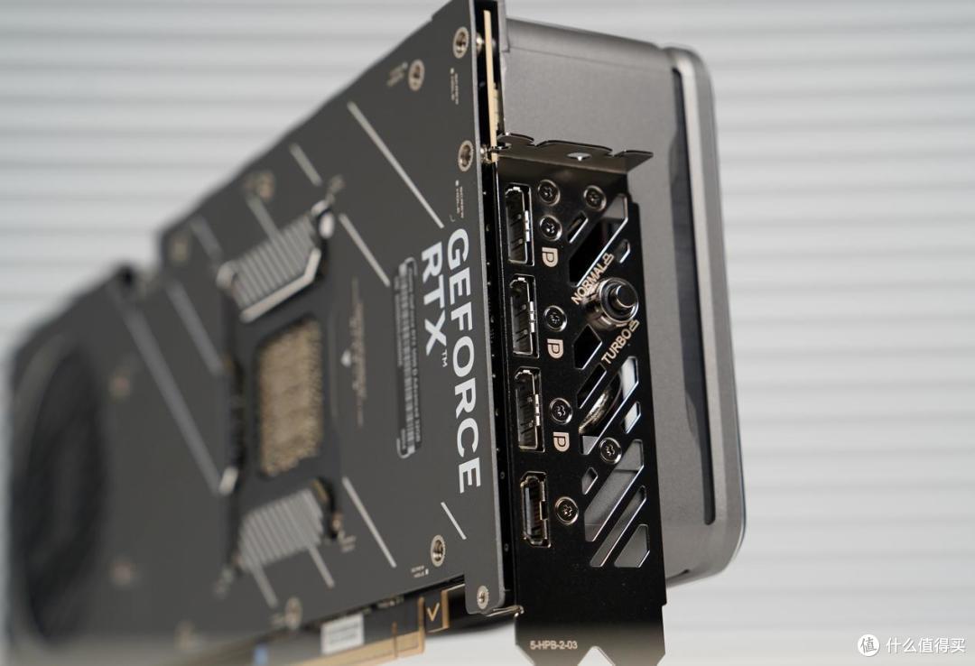 技嘉Z890冰雕主板+RTX 5090D显卡，测DLSS4性能：大力水手很猛