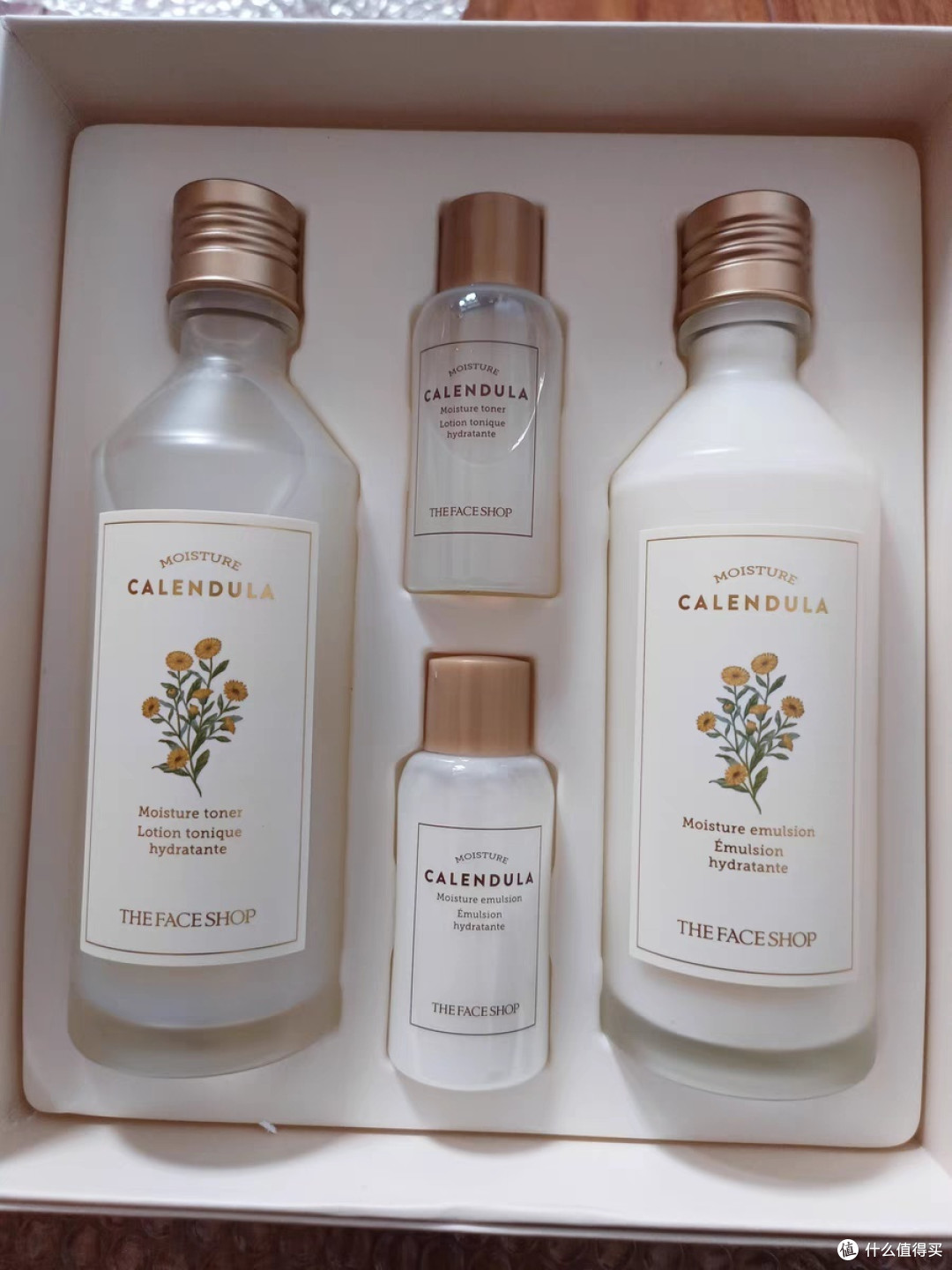 春节也发货,菲诗小铺金盏花清润水乳套装——滋润保湿的护肤好物