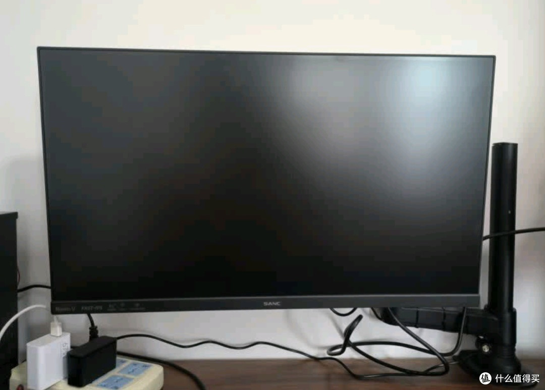 一款卓越的显示器无疑是每位玩家的梦想装备!