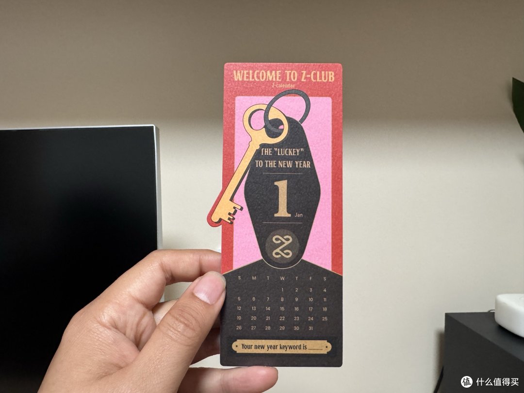 收到本站新周边,年历和小音箱都很特别!