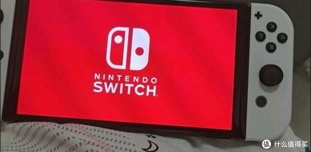 任天堂Switch OLED日版白色：掌机新体验，游戏无极限🎮