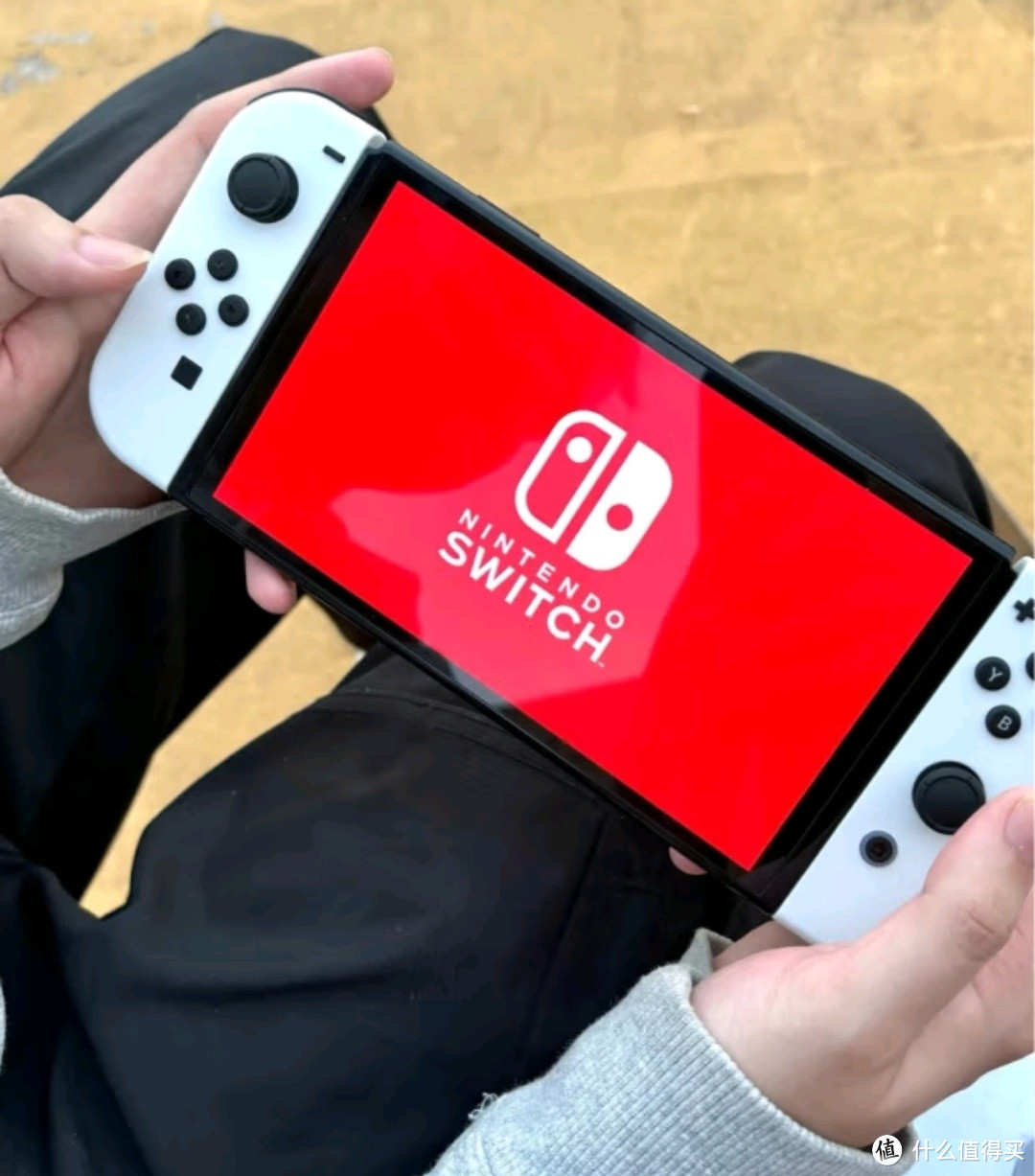 任天堂Switch OLED日版白色：掌机新体验，游戏无极限🎮