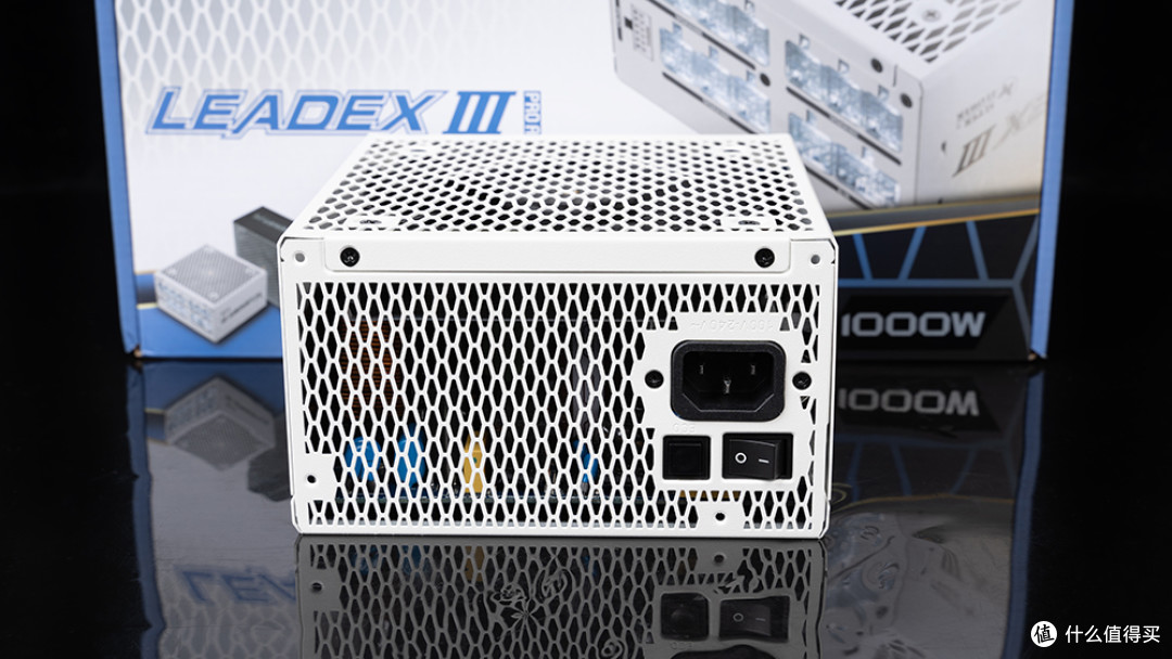 振华LEADEX III PROA 1000W:九宫格水晶模组,RTX 50高颜值电源