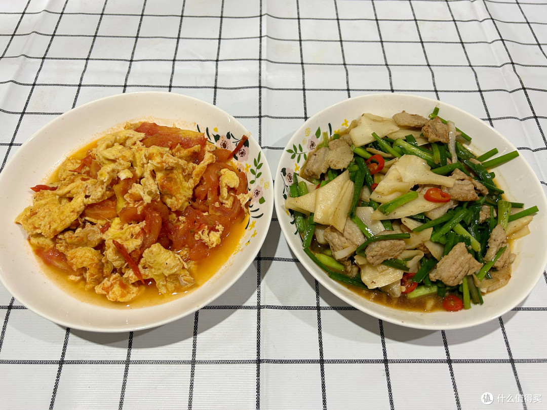 孩子放寒假,妈妈连做8天午餐,真用心了,邻居:不好看但很养人