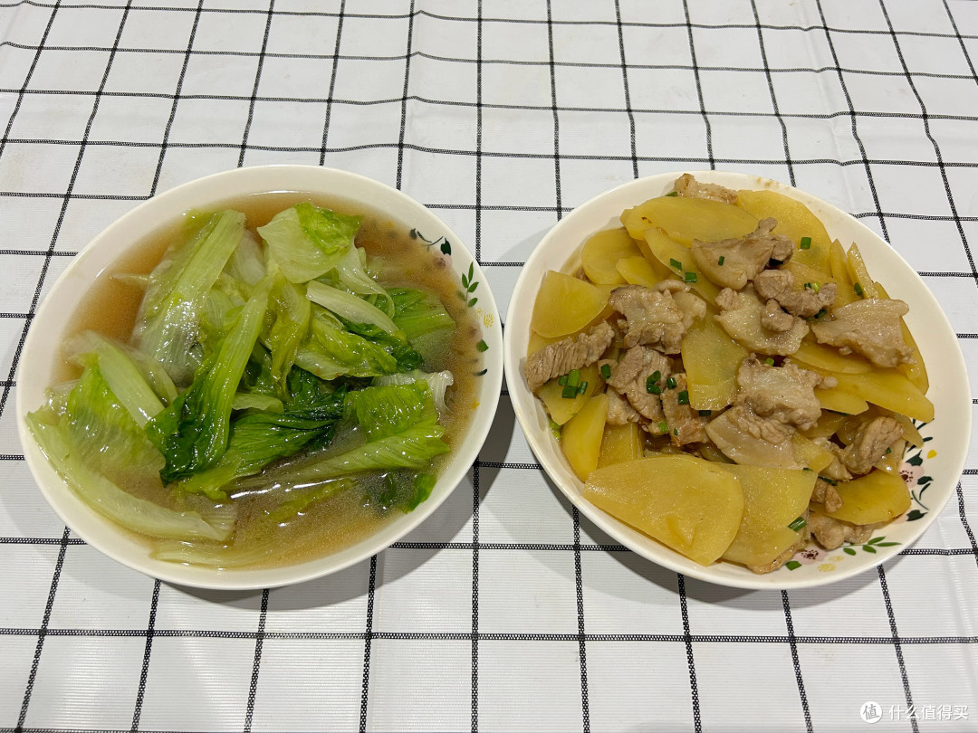 孩子放寒假,妈妈连做8天午餐,真用心了,邻居:不好看但很养人