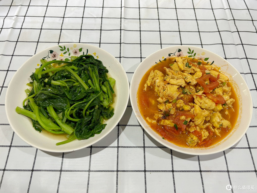孩子放寒假,妈妈连做8天午餐,真用心了,邻居:不好看但很养人