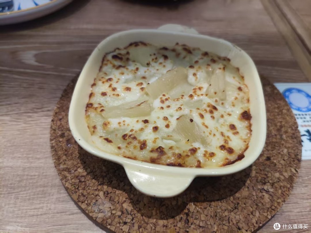 必胜客这款招财小猫的披萨,虽然味道一般,但情绪价值拉满!