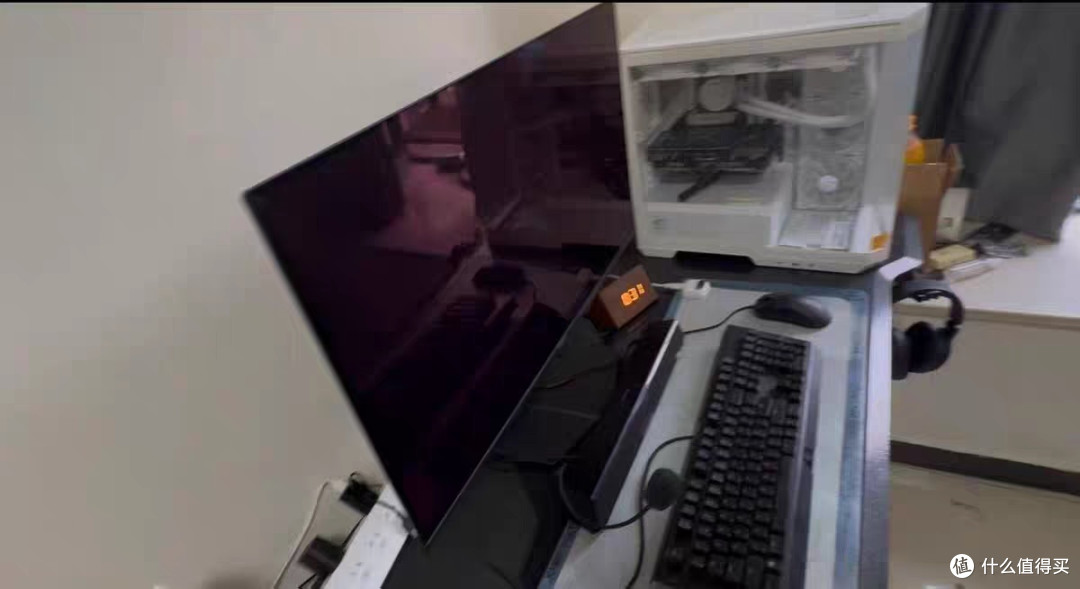 微星4K240HZ电竞显示器:沉浸式游戏体验,这视野,绝了!
