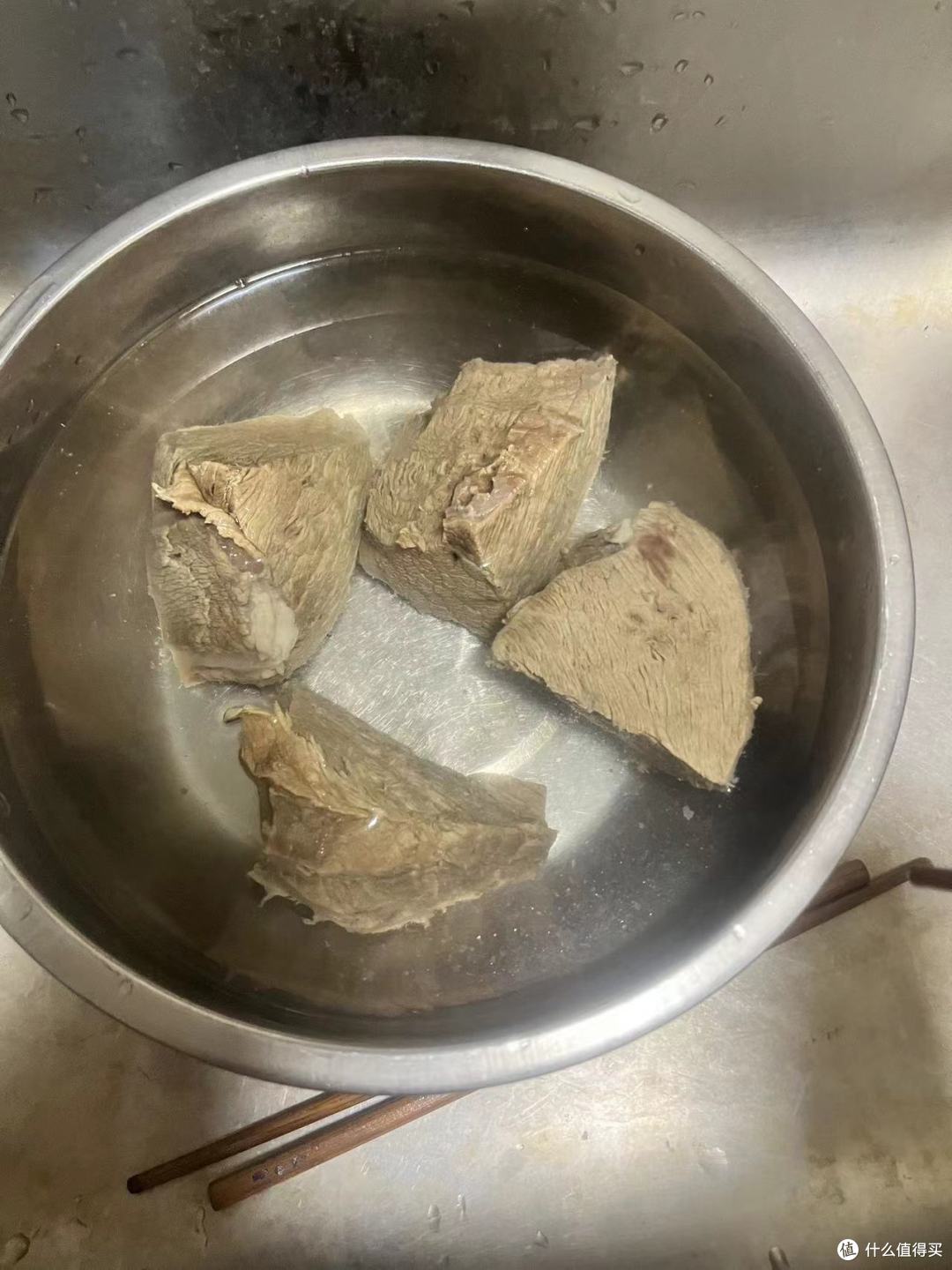 牛肉很缩水，1.3公斤煮出来就这么4块