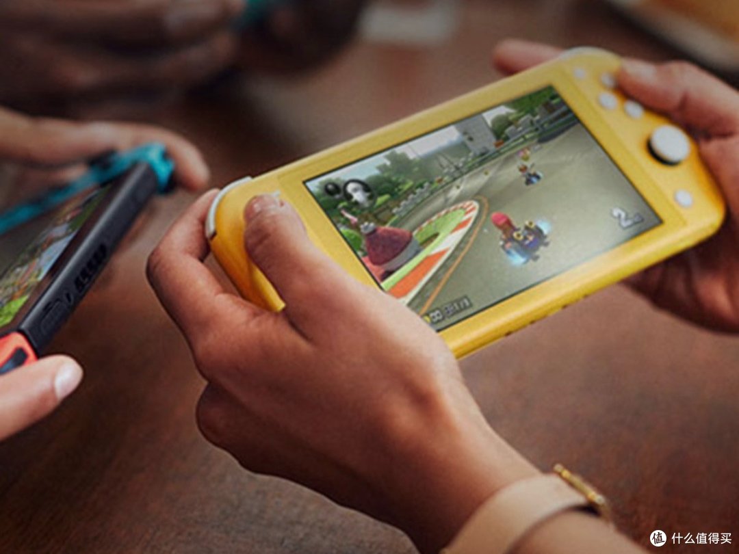 任天堂Switch塞尔达海拉鲁限定版:掌机轻量化,畅享专属冒险之旅