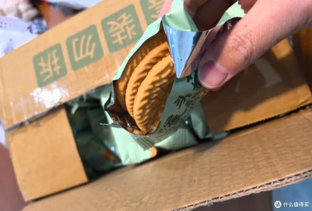 🌟我的年货清单大揭秘:麦酥园猴头菇饼干,健康美味两不误!
