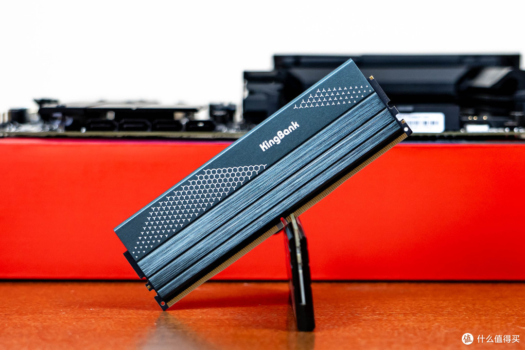 电竞基因与赛博美学，华硕ROG STRIX B860-F GAMING WIFI全面体验