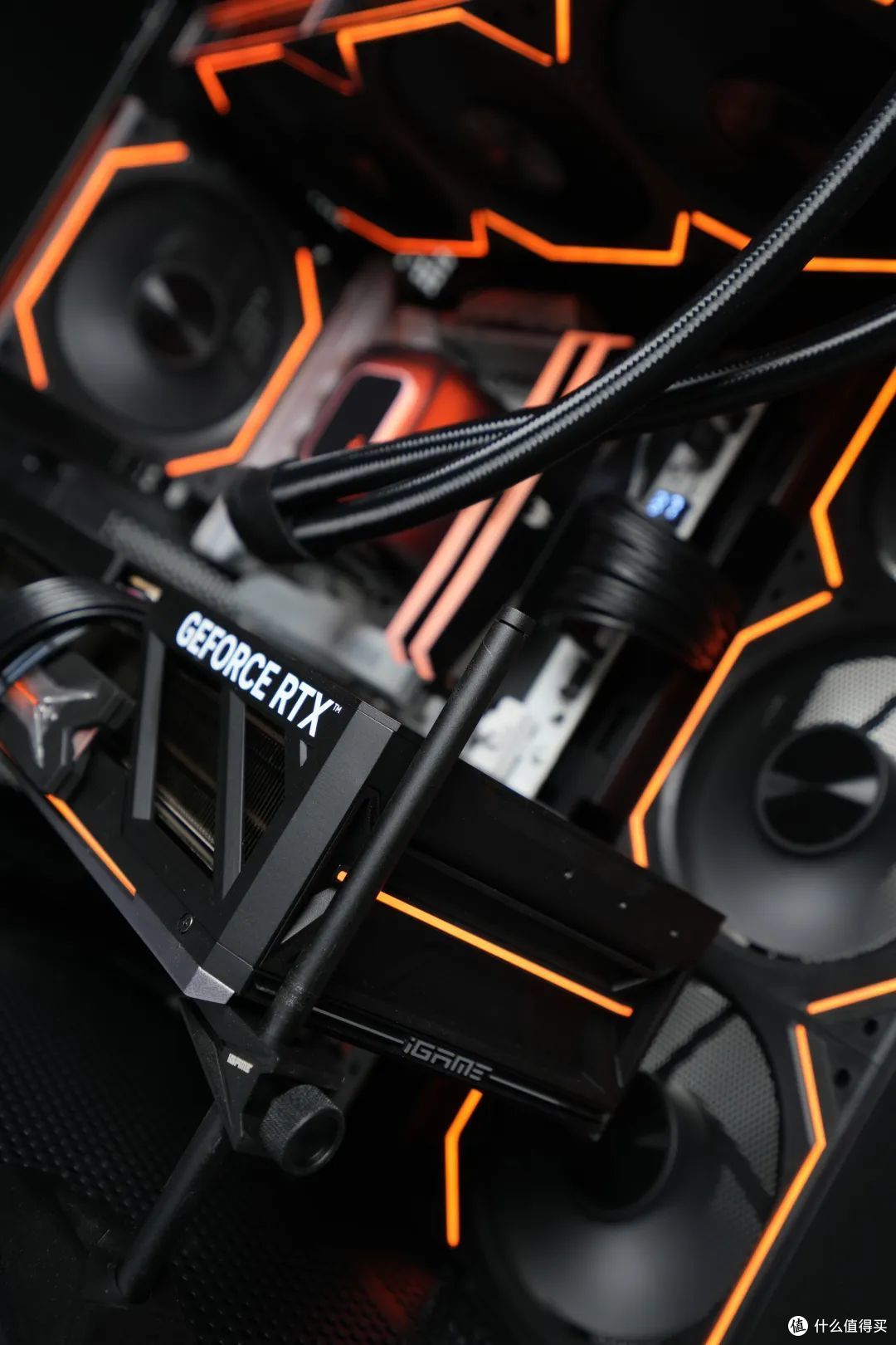 DLSS 4画质帧数双升级,iGame RTX 5080 火神OC开箱实测
